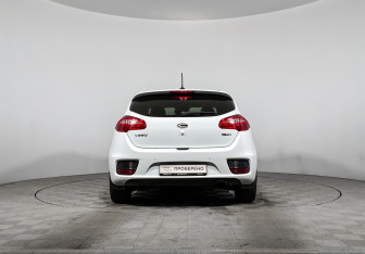 Подержанный автомобиль Kia Ceed Hatchback 2016 года (6 фото)