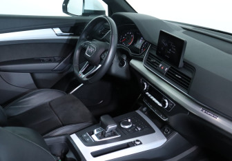 Подержанный автомобиль Audi Q5 2020 года (11 фото)