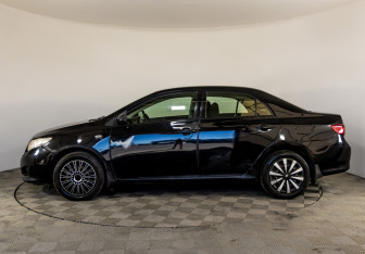 Подержанный автомобиль Toyota Corolla Sedan 2008 года (7 фото)