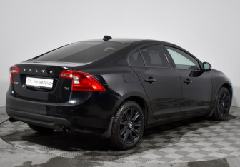 Подержанный автомобиль Volvo S60 2013 года (5 фото)