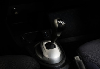 Подержанный автомобиль Honda Jazz 2009 года (12 фото)