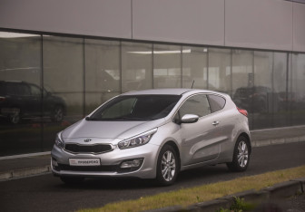 Подержанный автомобиль Kia Ceed Hatchback 2015 года (3 фото)