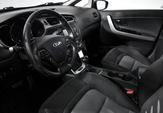 Подержанный автомобиль Kia Ceed Hatchback 2013 года (9 фото)