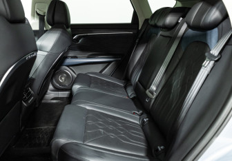 Подержанный автомобиль Voyah Free 2023 года (10 фото)