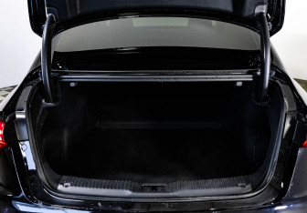 Подержанный автомобиль Hongqi H5 2024 года (30 фото)