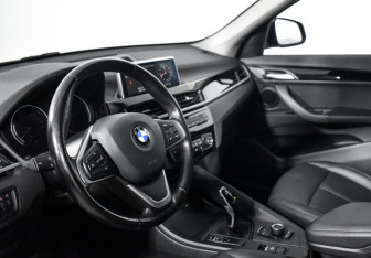 Подержанный автомобиль BMW X1 2020 года (9 фото)