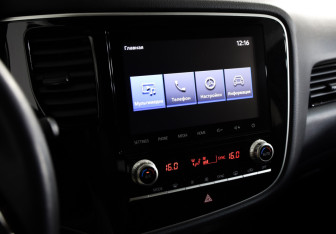 Подержанный автомобиль Mitsubishi Outlander 2022 года (13 фото)