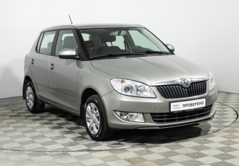 Подержанный автомобиль Skoda Fabia Hatchback 2014 года (3 фото)