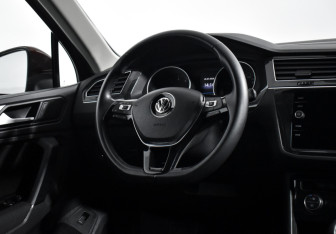 Подержанный автомобиль Volkswagen Tiguan 2020 года (17 фото)