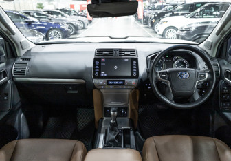Подержанный автомобиль Toyota Land Cruiser Prado 2021 года (15 фото)