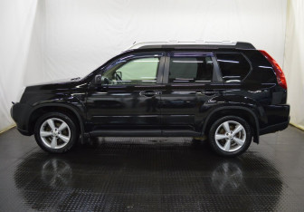 Подержанный автомобиль Nissan X-Trail 2008 года (8 фото)