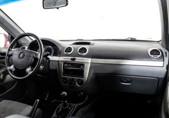 Подержанный автомобиль Chevrolet Lacetti Wagon 2012 года (9 фото)