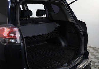 Подержанный автомобиль Toyota RAV4 2015 года (23 фото)
