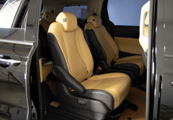 Подержанный автомобиль Kia Carnival 2020 года (12 фото)