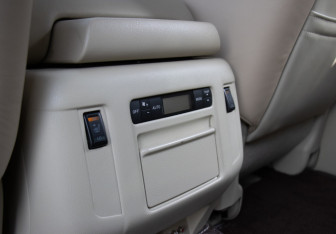 Подержанный автомобиль Infiniti QX80 2015 года (13 фото)