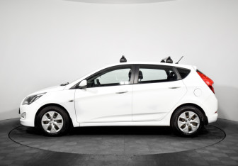 Подержанный автомобиль Hyundai Solaris Hatchback 2015 года (8 фото)