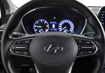 Подержанный автомобиль Hyundai Santa Fe 2019 года (17 фото)