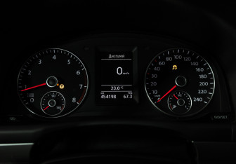 Подержанный автомобиль Volkswagen Touran 2010 года (12 фото)