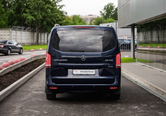 Подержанный автомобиль Mercedes-Benz Vito 2016 года (7 фото)