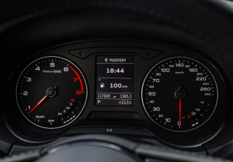 Подержанный автомобиль Audi A3 Sedan 2017 года (13 фото)