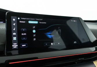 Подержанный автомобиль Changan UNI-V 2023 года (17 фото)