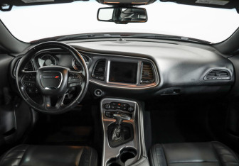 Подержанный автомобиль Dodge Challenger 2019 года (12 фото)