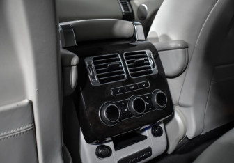Подержанный автомобиль Land Rover Range Rover 2014 года (13 фото)