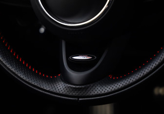 Подержанный автомобиль MINI Hatch 2020 года (13 фото)