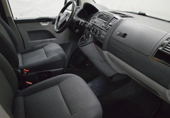 Подержанный автомобиль Volkswagen Caravelle 2013 года (9 фото)