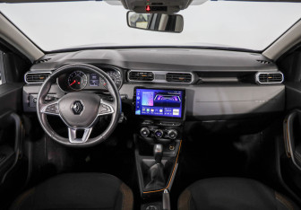Подержанный автомобиль Renault Duster 2022 года (10 фото)