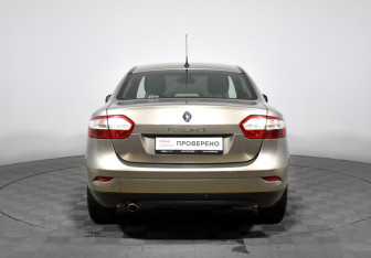 Подержанный автомобиль Renault Fluence 2012 года (6 фото)