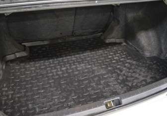 Подержанный автомобиль Toyota Corolla Sedan 2005 года (15 фото)