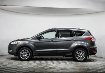 Подержанный автомобиль Ford Kuga 2015 года (8 фото)