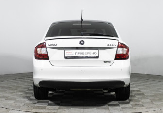 Подержанный автомобиль Skoda Rapid Liftback 2016 года (6 фото)