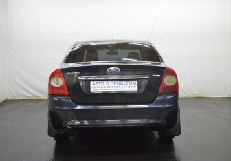 Подержанный автомобиль Ford Focus Sedan 2008 года (6 фото)