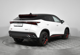 Подержанный автомобиль Omoda C5 2023 года (5 фото)