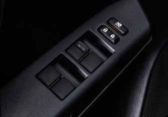 Подержанный автомобиль Toyota RAV4 2018 года (18 фото)