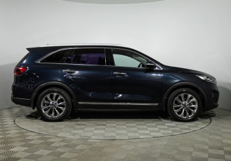 Подержанный автомобиль Kia Sorento 2018 года (4 фото)