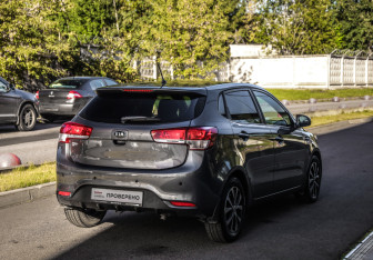 Подержанный автомобиль Kia Rio Hatchback 2016 года (6 фото)