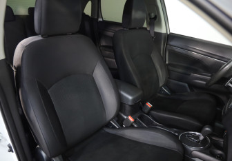 Подержанный автомобиль Mitsubishi ASX 2014 года (18 фото)
