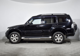 Подержанный автомобиль Mitsubishi Pajero 2013 года (8 фото)