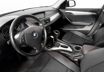 Подержанный автомобиль BMW X1 2014 года (9 фото)