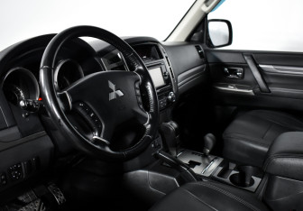 Подержанный автомобиль Mitsubishi Pajero 2018 года (9 фото)