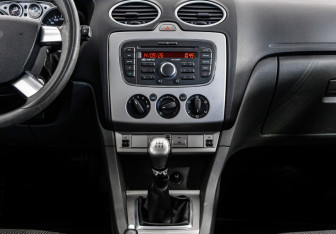 Подержанный автомобиль Ford Focus Wagon 2010 года (11 фото)
