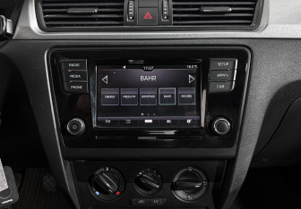 Подержанный автомобиль Skoda Rapid Liftback 2018 года (18 фото)