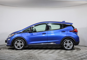Подержанный автомобиль Chevrolet Bolt 2017 года (8 фото)