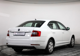 Подержанный автомобиль Skoda Octavia Liftback 2019 года (5 фото)