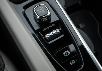 Подержанный автомобиль Volvo XC60 2020 года (23 фото)