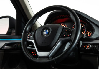 Подержанный автомобиль BMW X5 2016 года (23 фото)
