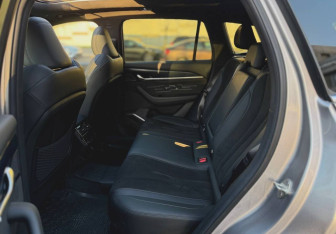 Подержанный автомобиль Geely Monjaro 2024 года (25 фото)